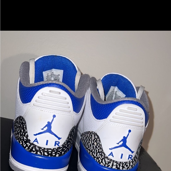 I’m selling this Jordan 3 racer blue size 11 need it off my hands - Picture 4 of 5
